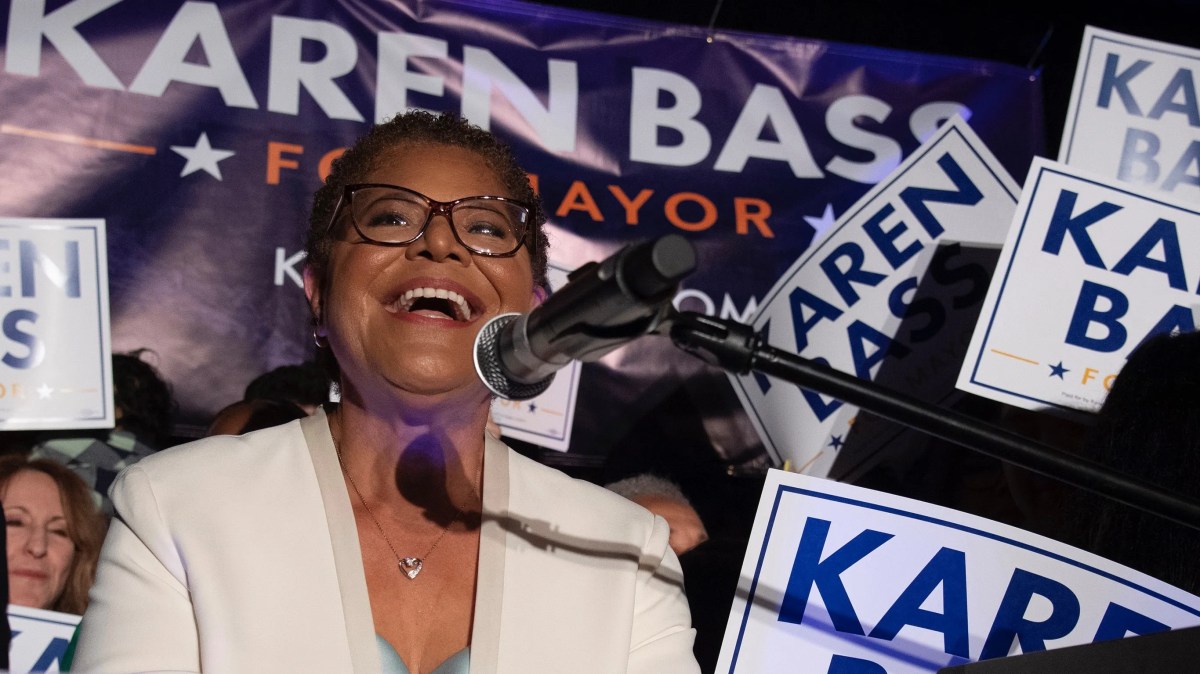 Video shows Mayor Karen Bass refuse to answer L.A. fires