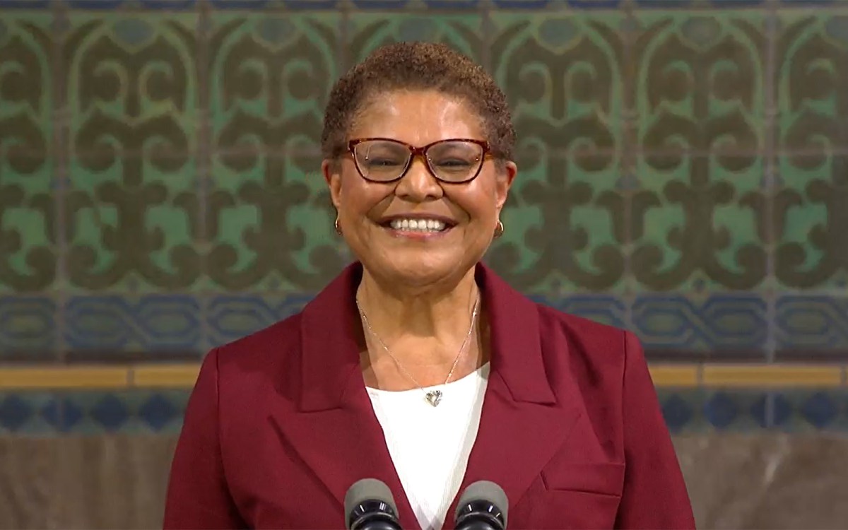 Video shows Mayor Karen Bass refuse to answer L.A. fires